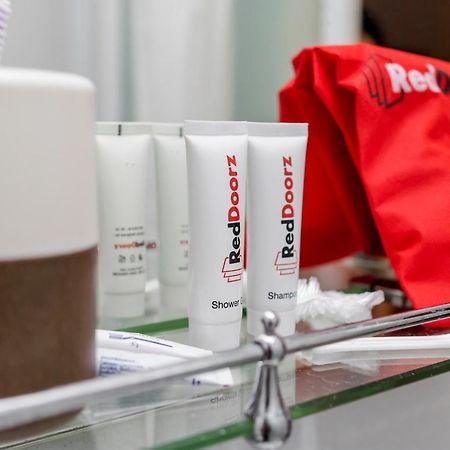 Reddoorz Plus Near Mall Bali Galeria 2 Denpasar Kültér fotó