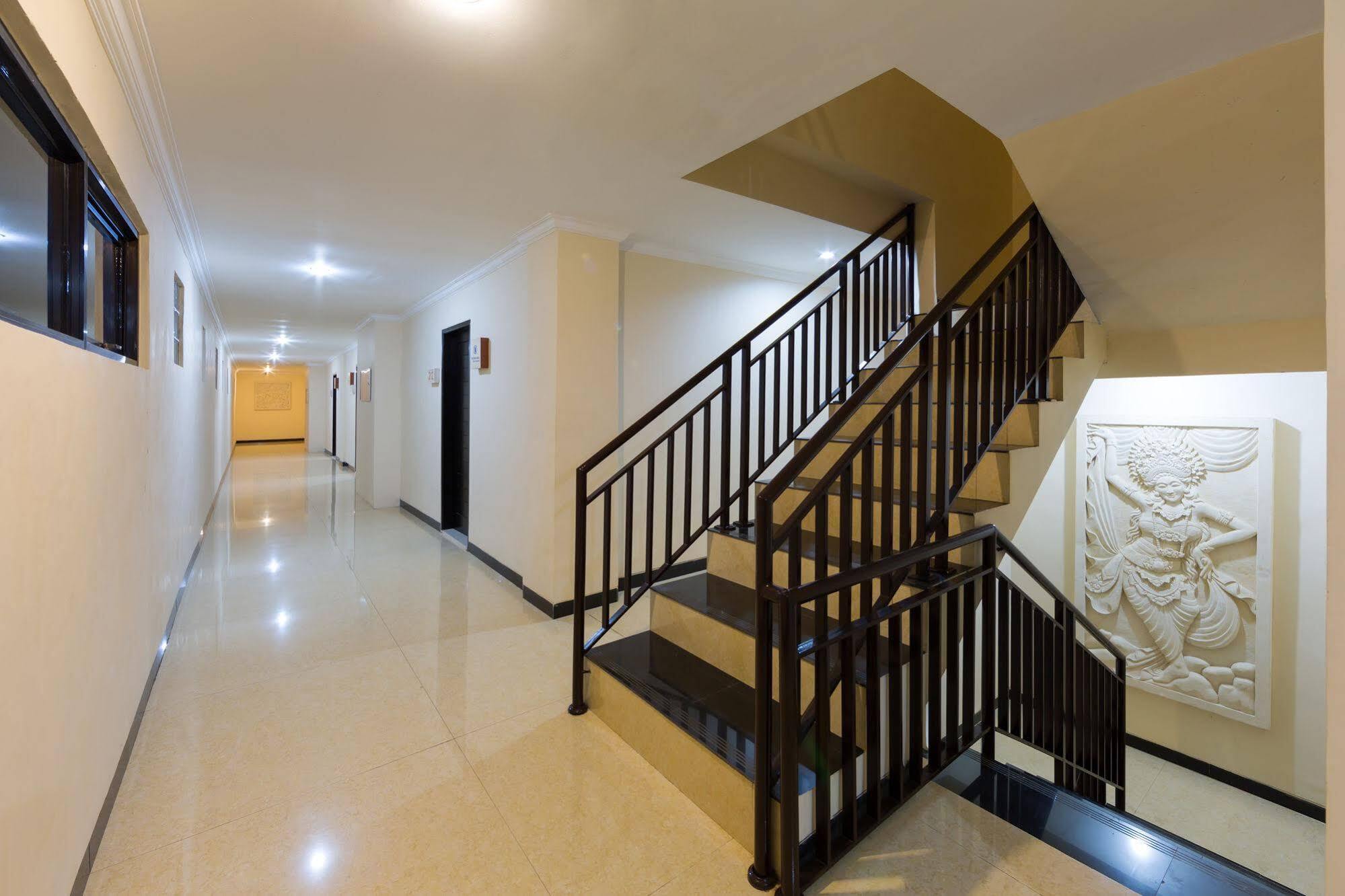 Reddoorz Plus Near Mall Bali Galeria 2 Denpasar Kültér fotó